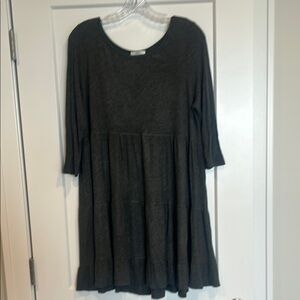 JODIFL Gray Tiered Tunic with Relaxed Fit. Size Large.